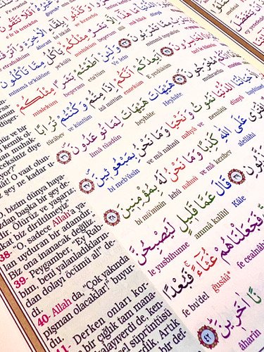 Rahle Boy Satır Altı Türkçe Okunuşlu ve Türkçe Mealli Renkli Kuran-ı Kerim