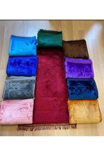 Özel Dokulu Kaydırmaz Tabanlı Peluş Seccade